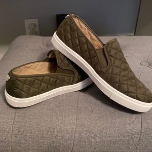 Steve Madden slip on